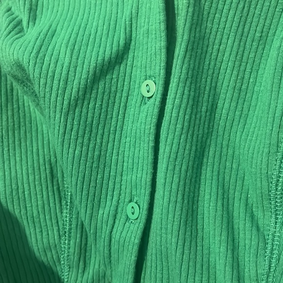 🌻 Green button down collared crop top - Picture 3 of 3